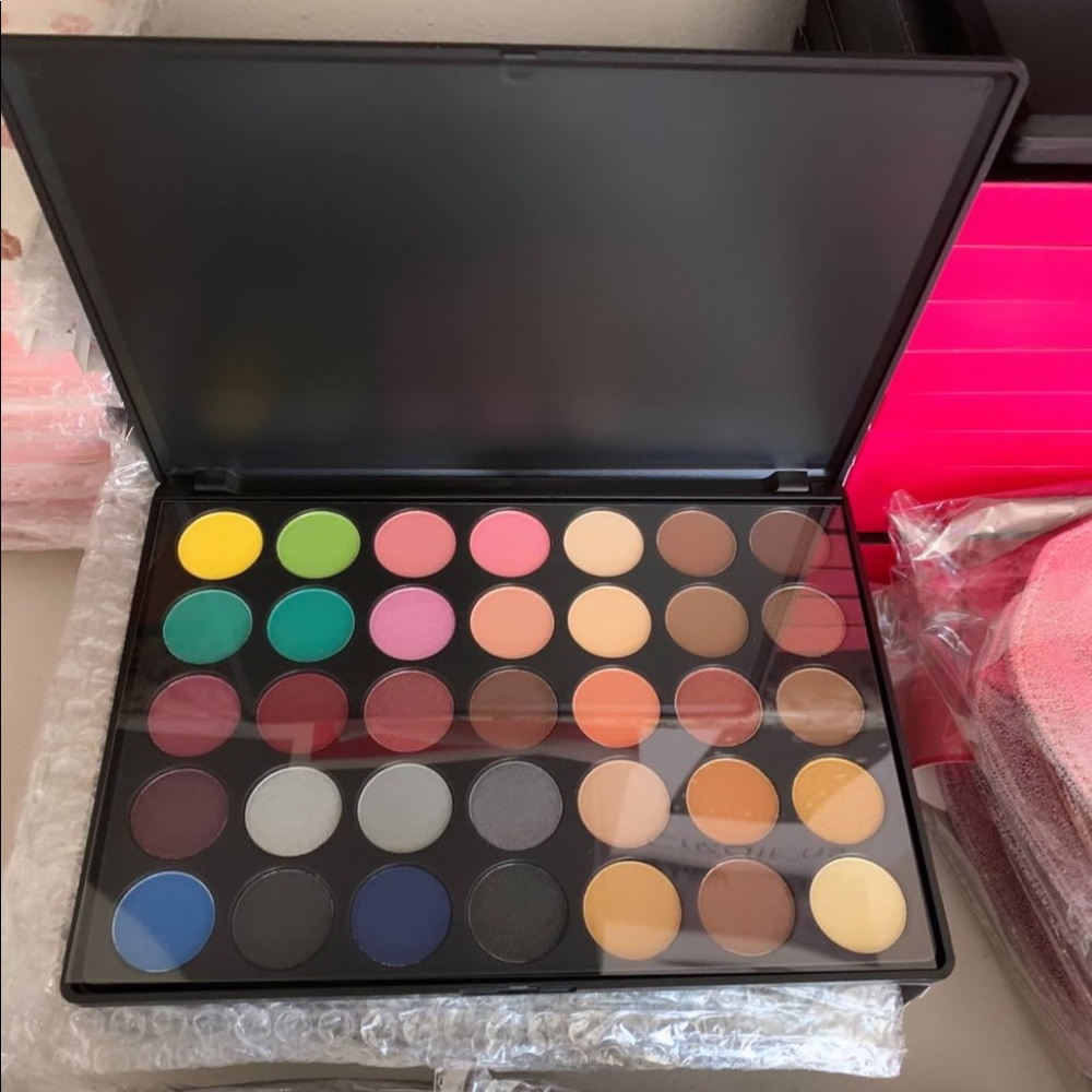 Bebella Cosmetics Eyeshadow Palettes